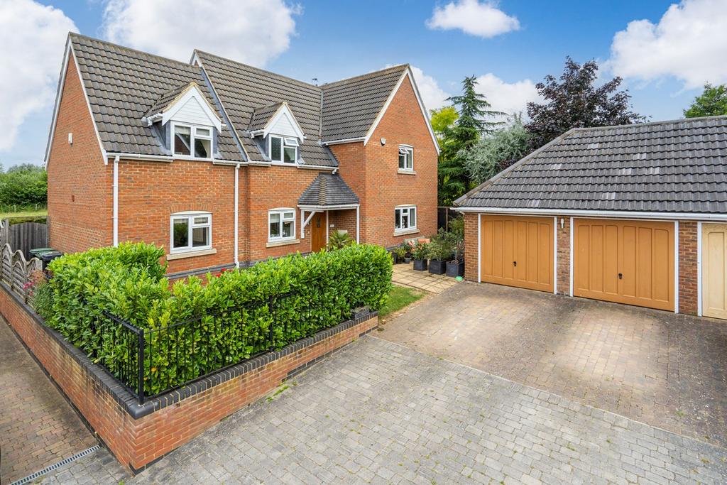 Whiteman Gardens, Langford, Biggleswade, SG18 5 bed detached house £