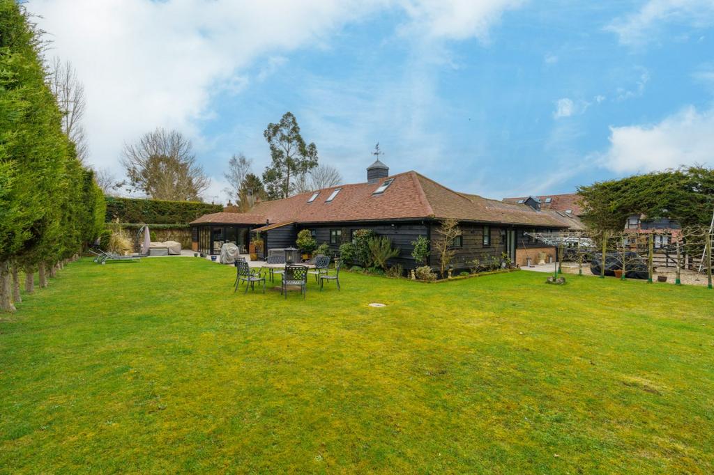 Hedgerley Lane, Gerrards Cross... 5 bed barn conversion for sale £
