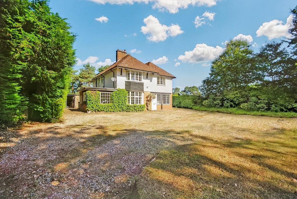29 Burnt Hill Way, Farnham, Surrey, GU10 4 bed detached house £1,250,000