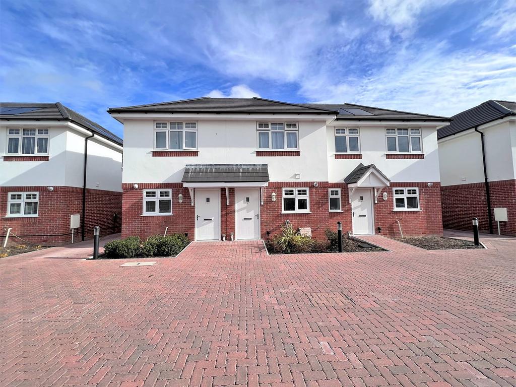 Catherine Close, Parkstone, POOLE, BH12 2 bed terraced house £325,000