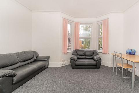 3 bedroom maisonette for sale, Lyndhurst Road, London, N22