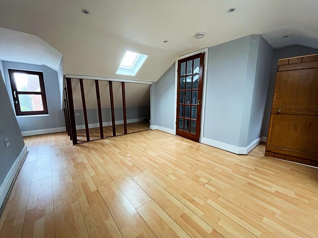 Cobbold Road, Felixstowe 2 bed apartment to rent £975 pcm (£225 pw)