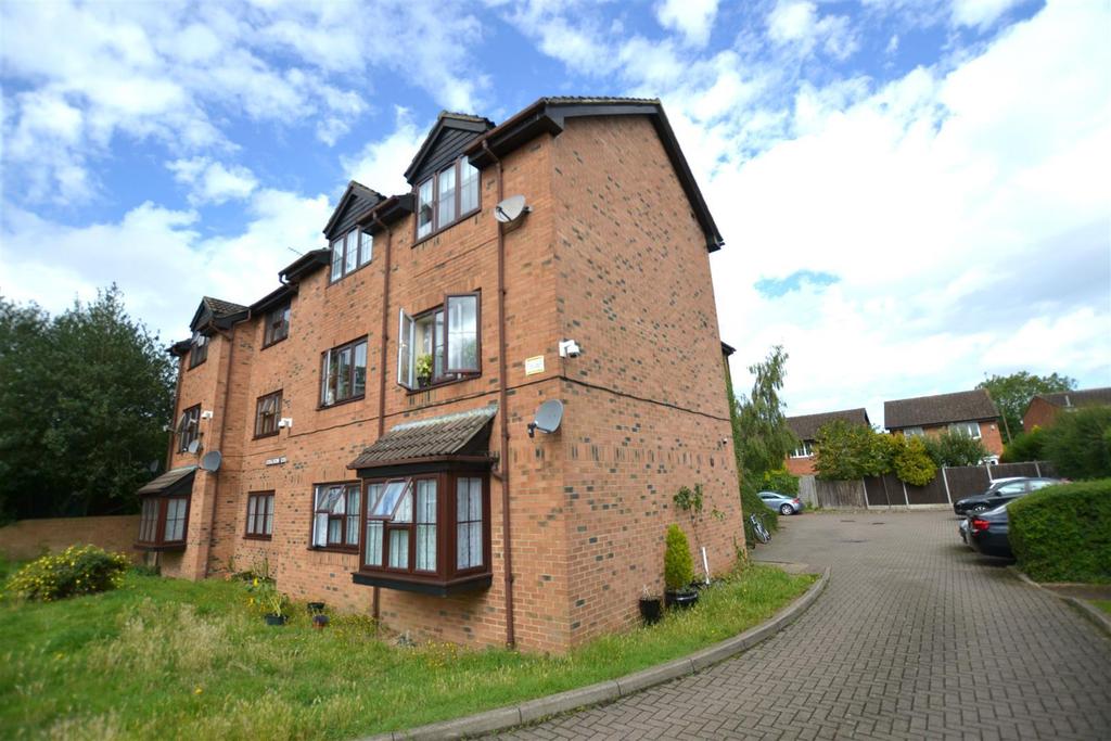Coulson Court, London Colney 2 bed flat £975 pcm (£225 pw)