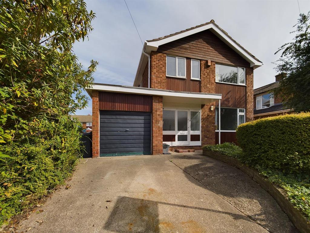 Clifford Drive, Chester 3 bed detached house £375,000