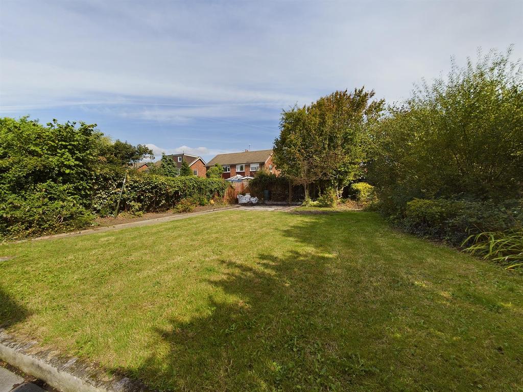 Clifford Drive, Chester 3 bed detached house £375,000