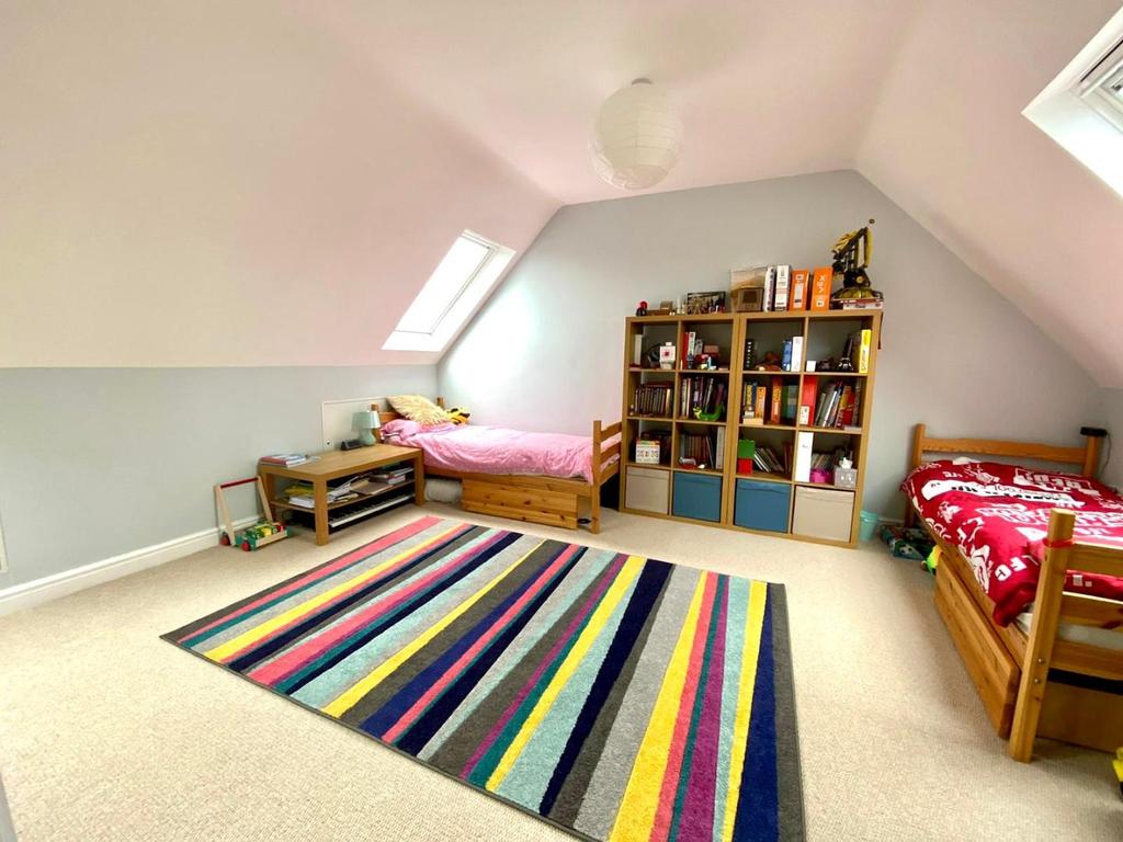 Bed 2.jpg
