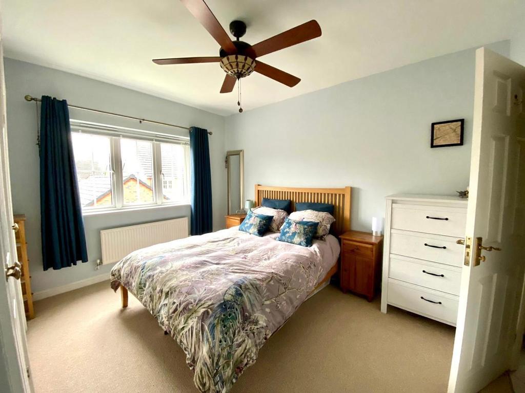 Bed 1.jpg