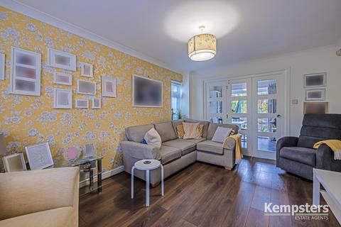 25 Camden Road, Chafford Hundred, Grays, RM16 6PY