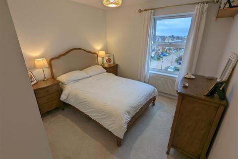 74 Cobham Close, Enfield, EN1 3SU