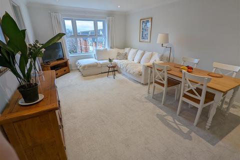 74 Cobham Close, Enfield, EN1 3SU