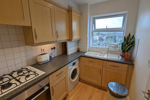 74 Cobham Close, Enfield, EN1 3SU