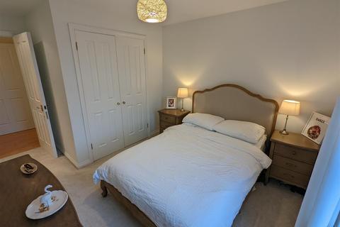 74 Cobham Close, Enfield, EN1 3SU