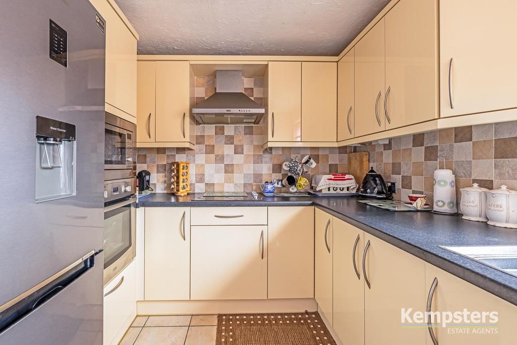 Kitchen 2.jpg
