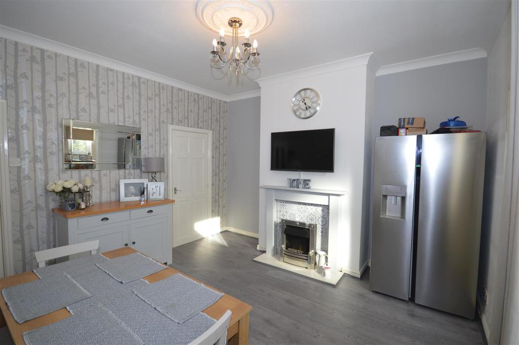 Station Road, Allerton Bywater, Castleford 2 bed terraced house for