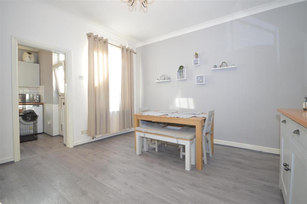 Station Road, Allerton Bywater, Castleford 2 bed terraced house for