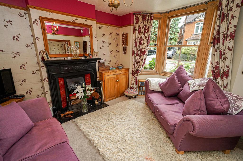 Rothschild Road, Linslade, Leighton Buzzard 3 bed semidetached house