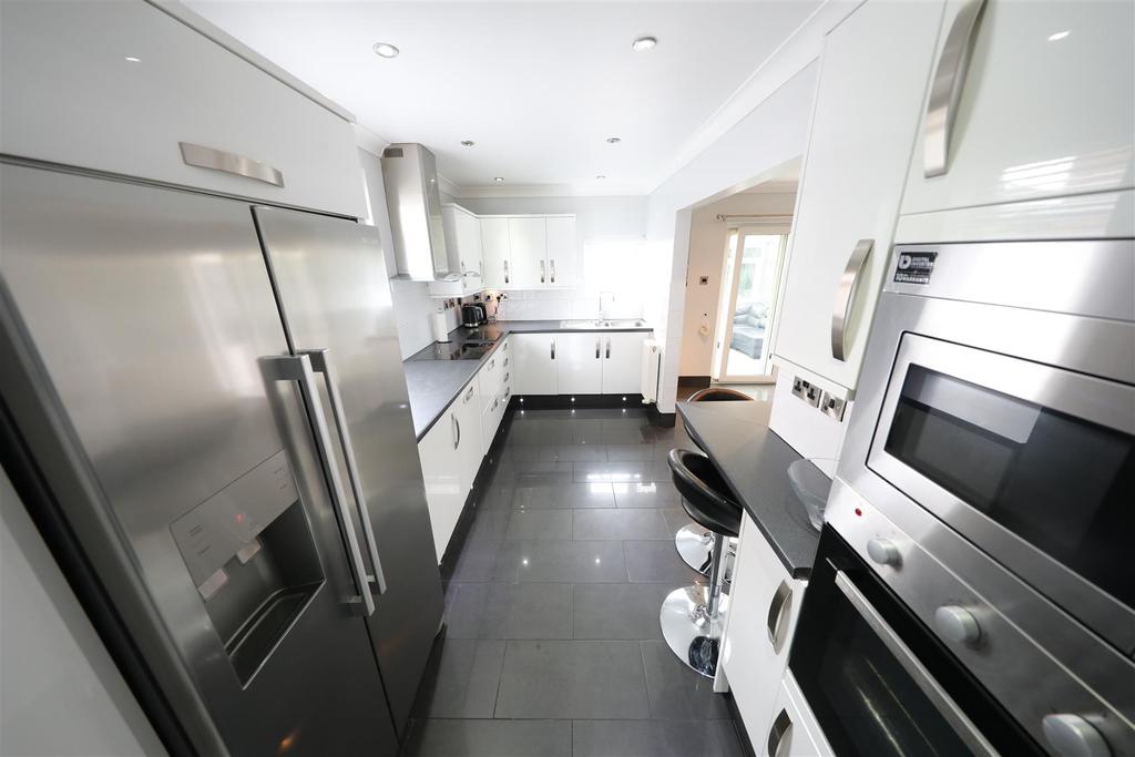 Strathmore Avenue, Hull 3 bed semidetached house £200,000