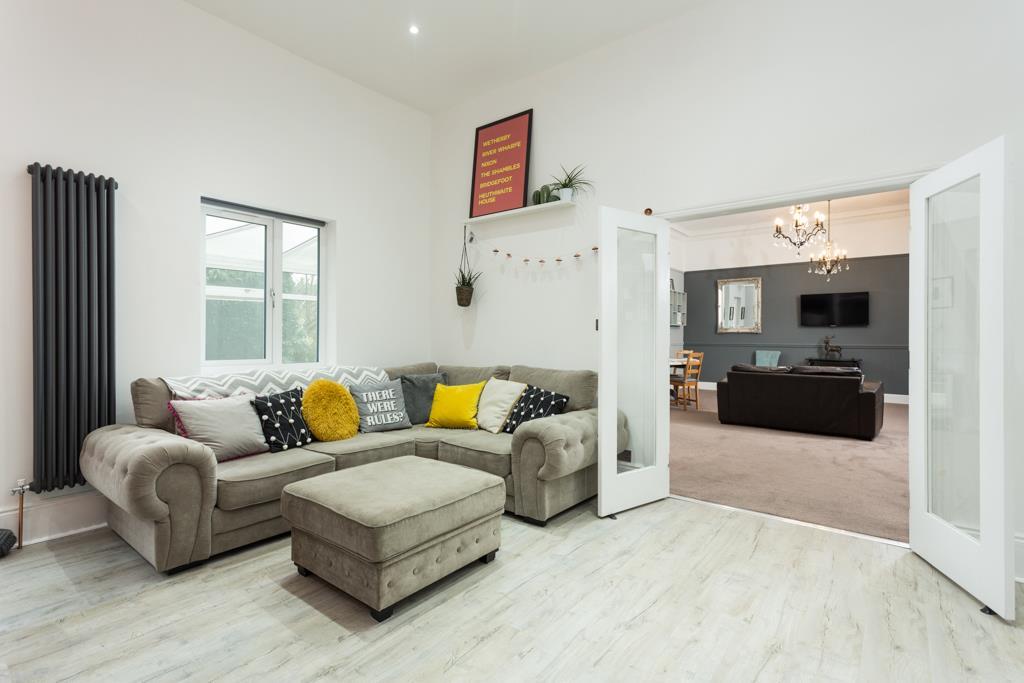 Parsons Green, Wetherby 6 bed character property for sale £525,000
