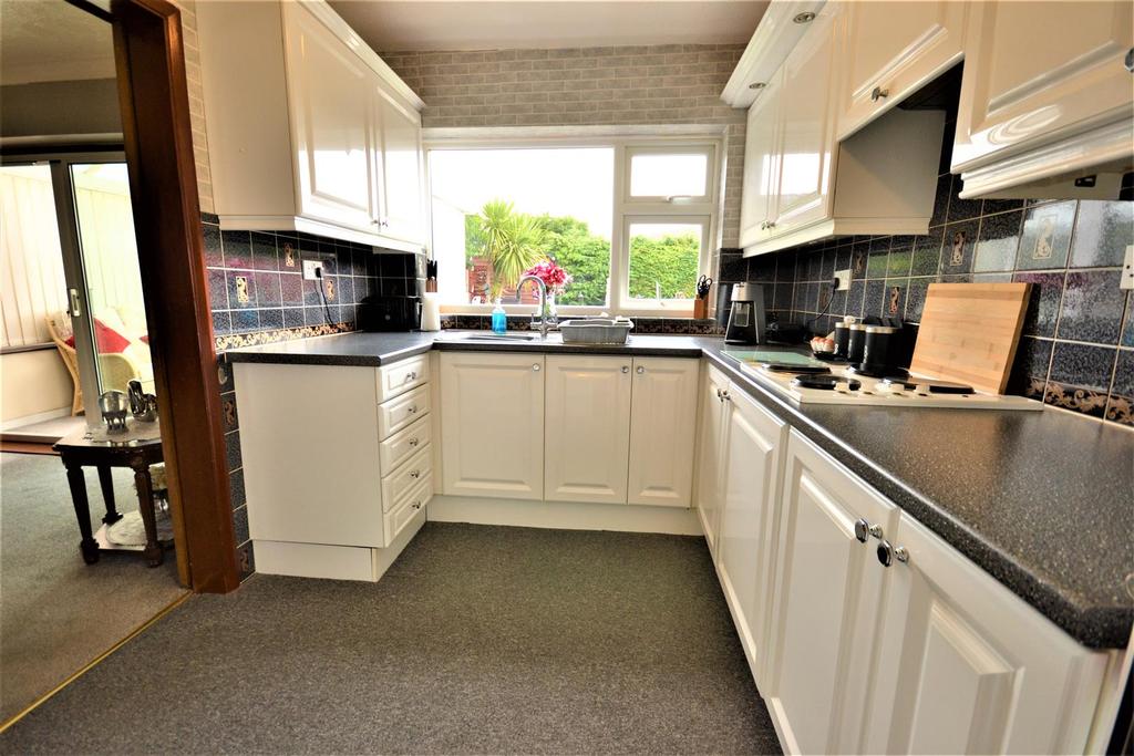 Crown Way, Southminster 3 bed semidetached house £350,000