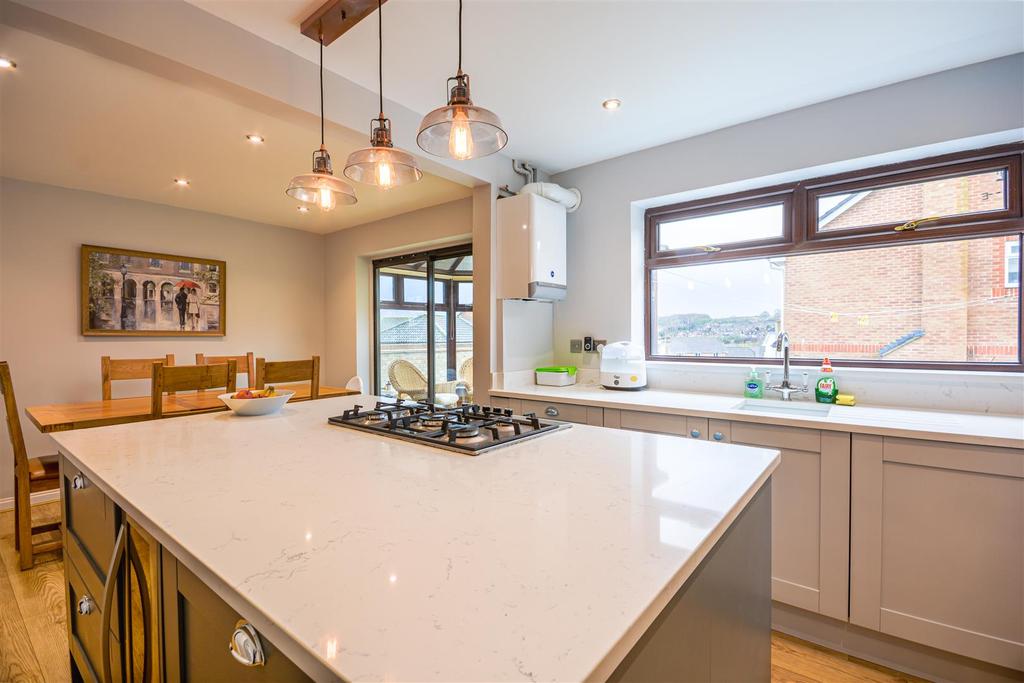 Mill Rise, Robertsbridge 4 bed detached house £475,000