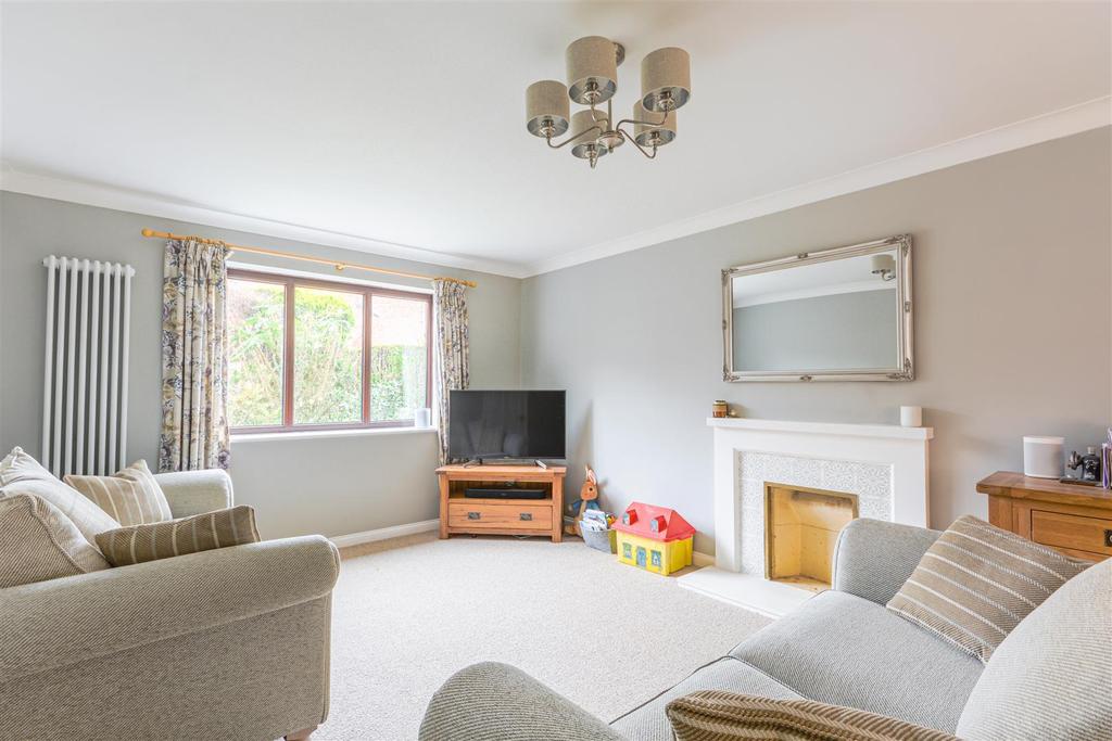 Mill Rise, Robertsbridge 4 bed detached house £475,000