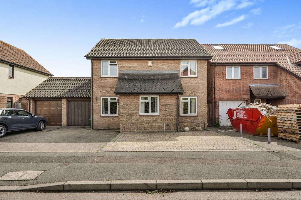Findon Gardens, Rainham 3 bed house £475,000