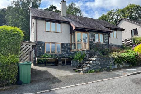 4 bedroom detached house for sale, Cae Groes, Bala