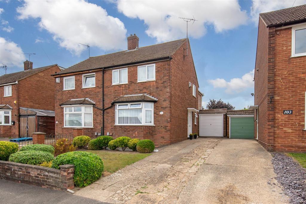 Macaulay Road, Luton 3 bed semidetached house for sale £365,000