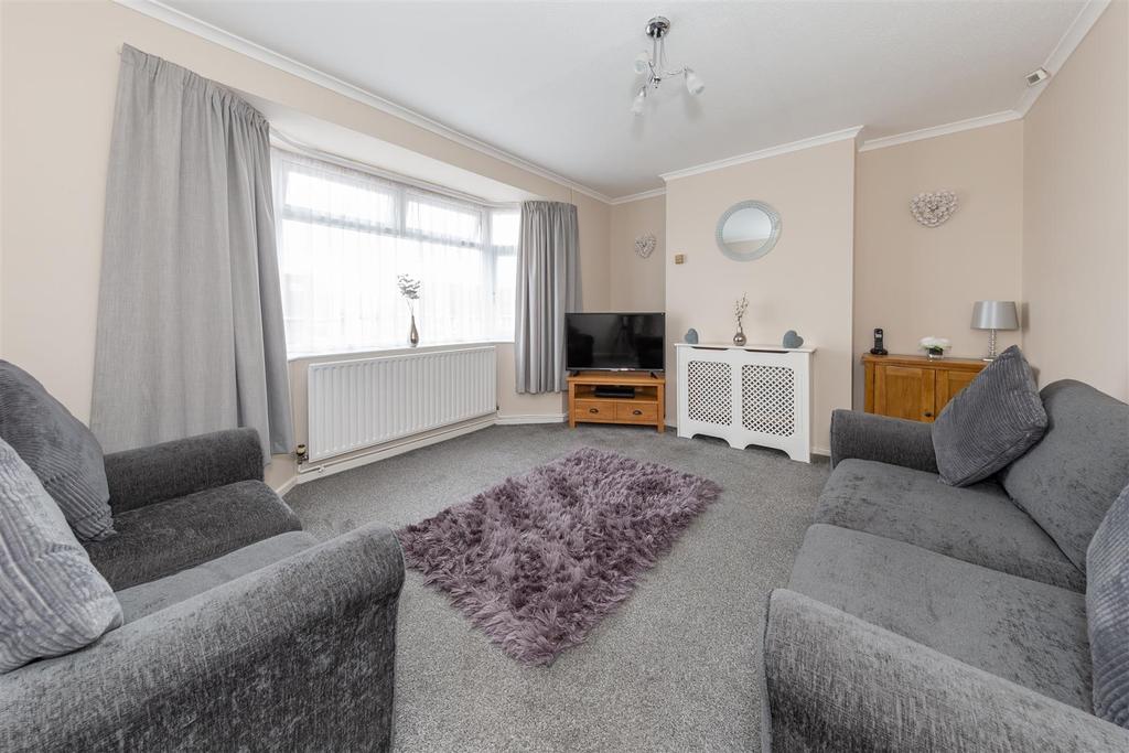 Macaulay Road, Luton 3 bed semidetached house for sale £365,000