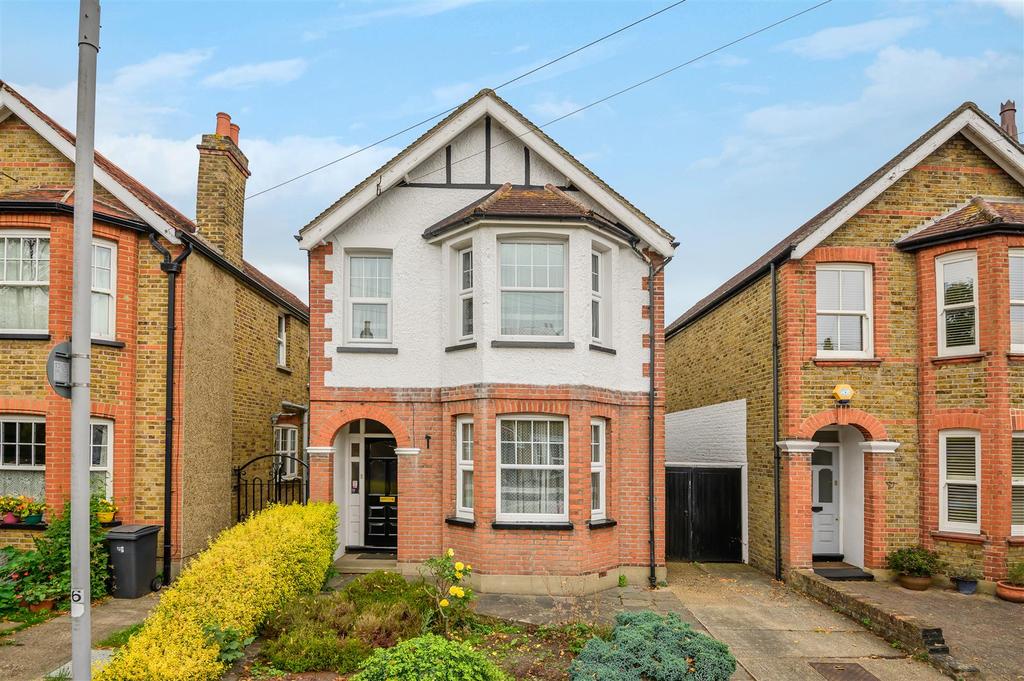 Broomfield Road, Surbiton 3 bed detached house - £935,000