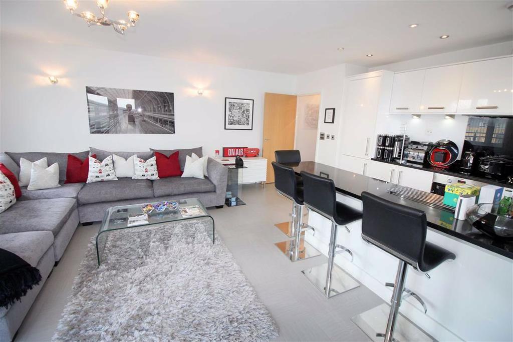 Owen Court, Elstree, Herts 2 Bed Apartment - £475,000