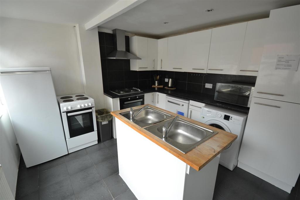 Upperton Road, Leicester 7 bed terraced house for sale £425,000