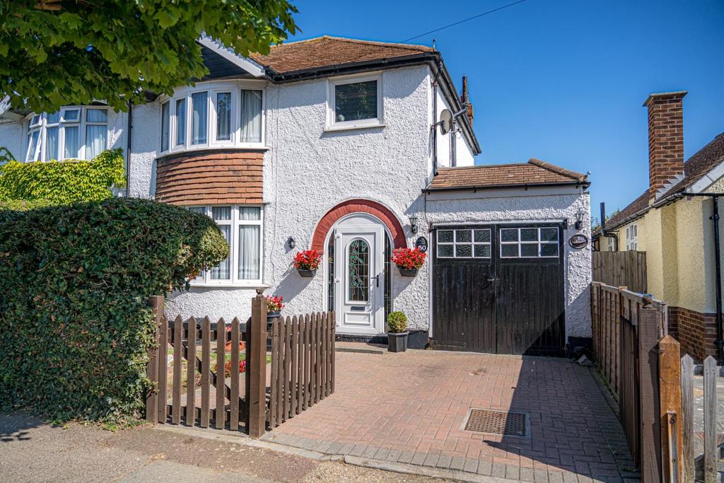 Central Avenue, Herne Bay 3 bed semidetached house for sale £415,000