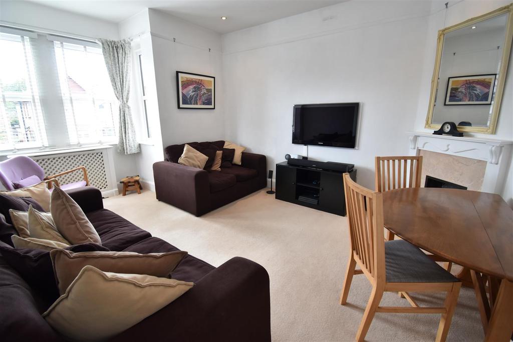 Broomfield Road, Surbiton 2 bed apartment £1,575 pcm (£363 pw)