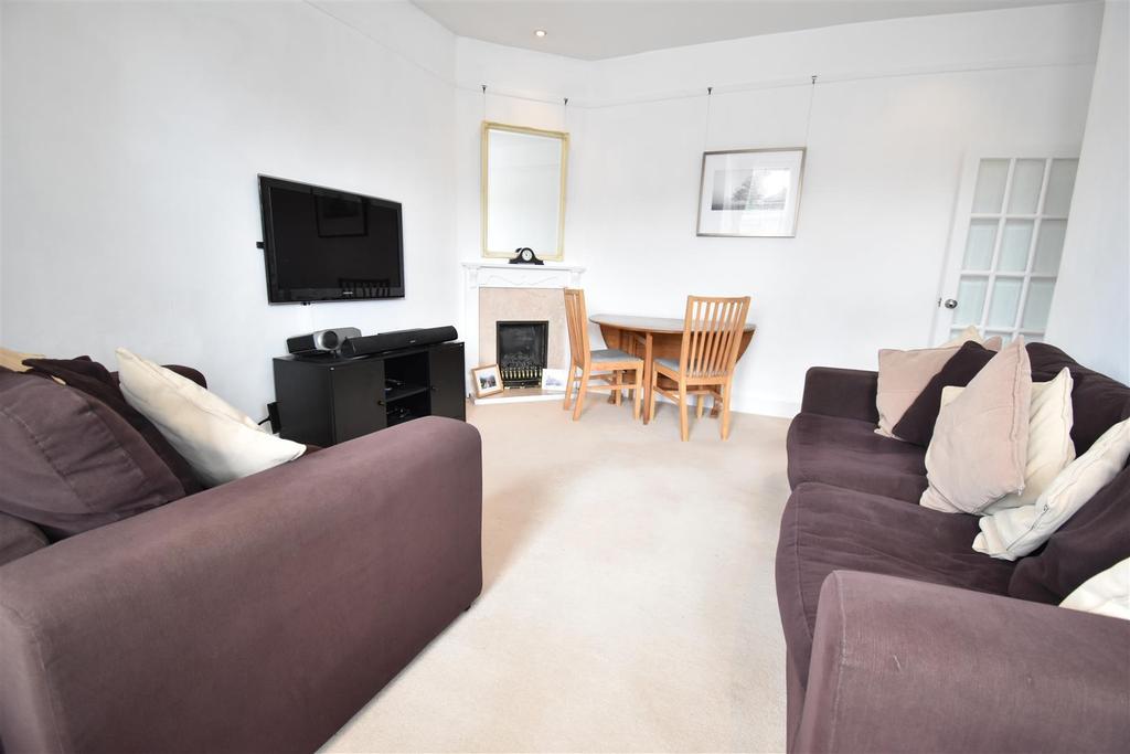 Broomfield Road, Surbiton 2 bed apartment £1,575 pcm (£363 pw)