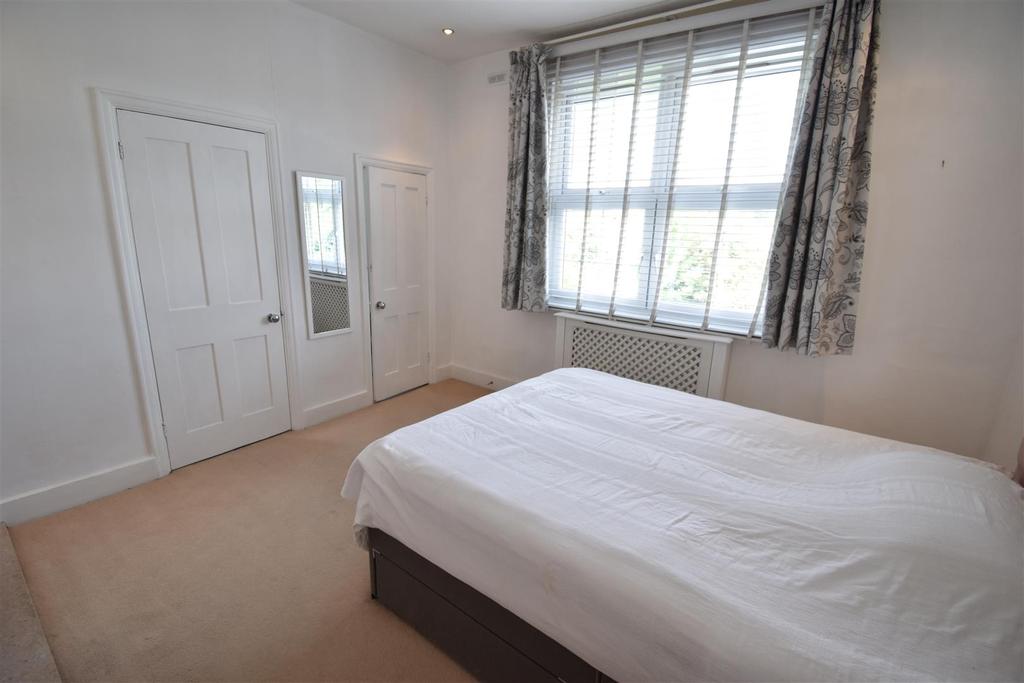 Broomfield Road, Surbiton 2 bed apartment £1,575 pcm (£363 pw)