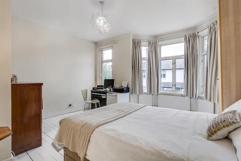 61 Ravensbury Road, London, SW18 4RX