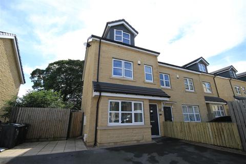 17 Hutton Hall Drive, Bradford, BD2 2AP