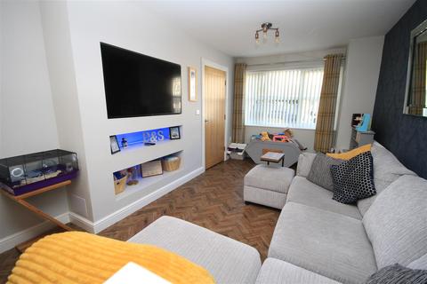 17 Hutton Hall Drive, Bradford, BD2 2AP