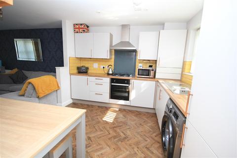 17 Hutton Hall Drive, Bradford, BD2 2AP