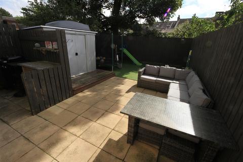 17 Hutton Hall Drive, Bradford, BD2 2AP