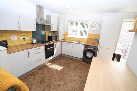 17 Hutton Hall Drive, Bradford, BD2 2AP