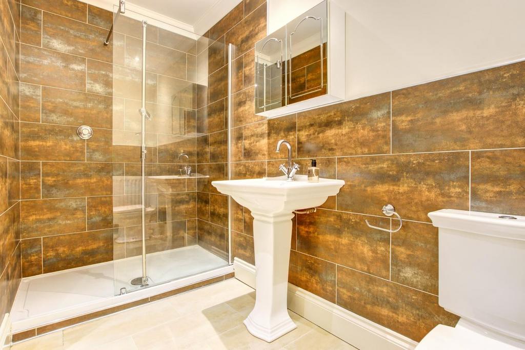Ground Floor Family Bathroom