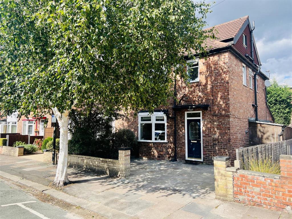 Gladstone Road, Altrincham 4 bed semidetached house £475,000