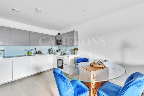 2 bedroom flat to rent, Wilkinson Close, London, NW2