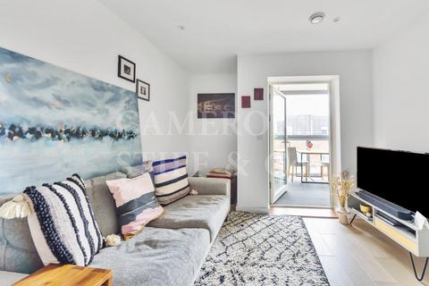 2 bedroom flat to rent, Wilkinson Close, London, NW2