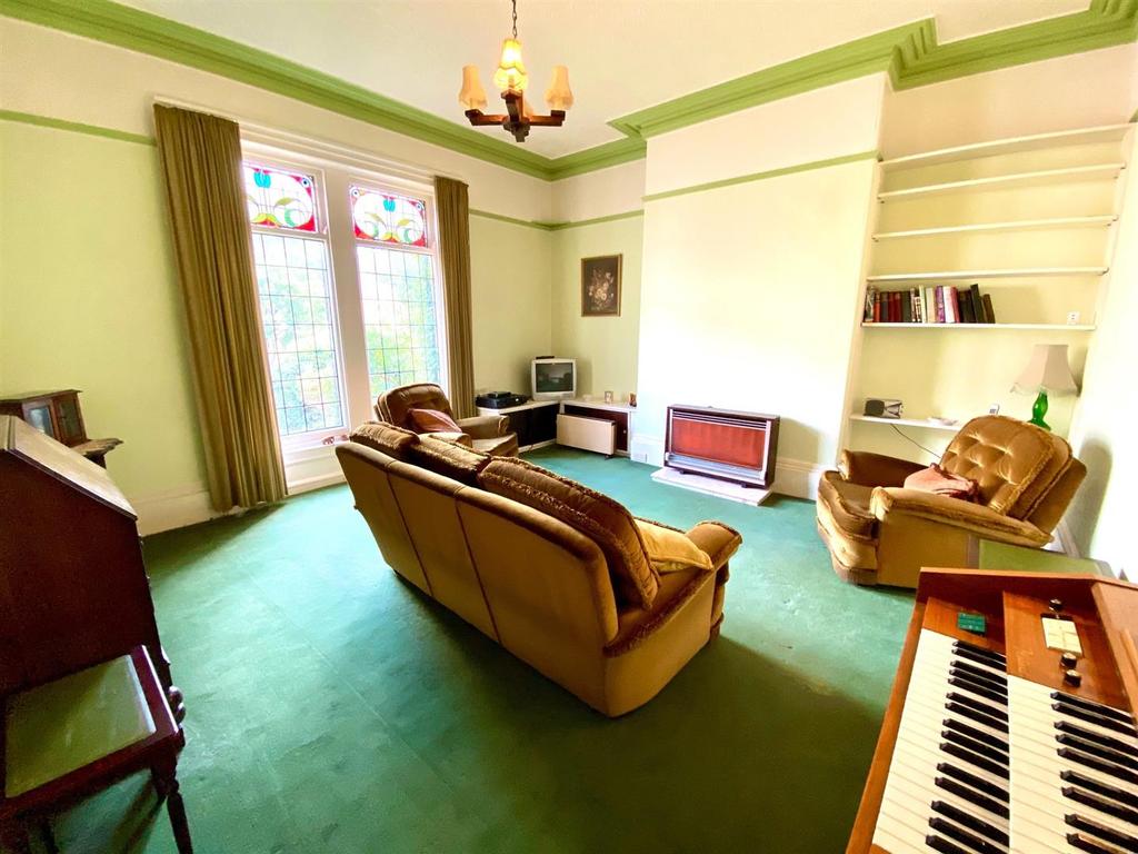 Storths Road, Huddersfield 4 bed terraced house £175,000