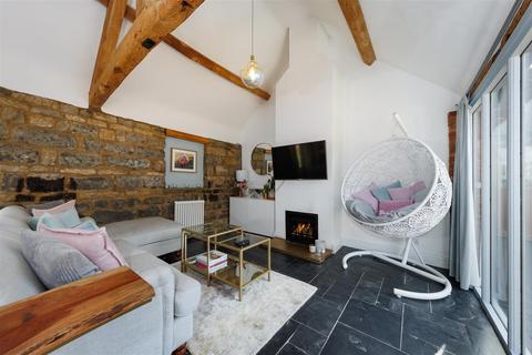 2 bedroom barn conversion for sale - Kineton Road, Gaydon