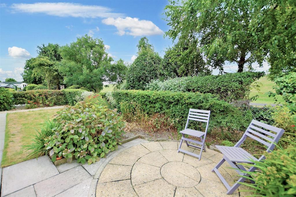 Salthouse Farm, Shaft Road, Severn Beach 2 bed park home for sale £