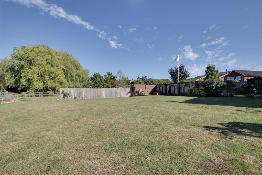The Driftway, Upper Beeding, Steyning 5 bed detached house £875,000